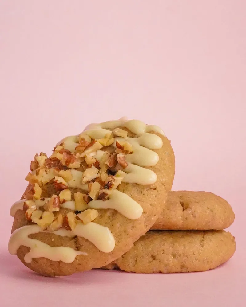 Galleta Munchie Cookies sabor Crunch And Punch - Vainilla y canela rellena de mermelada de manzana, queso crema y nueces