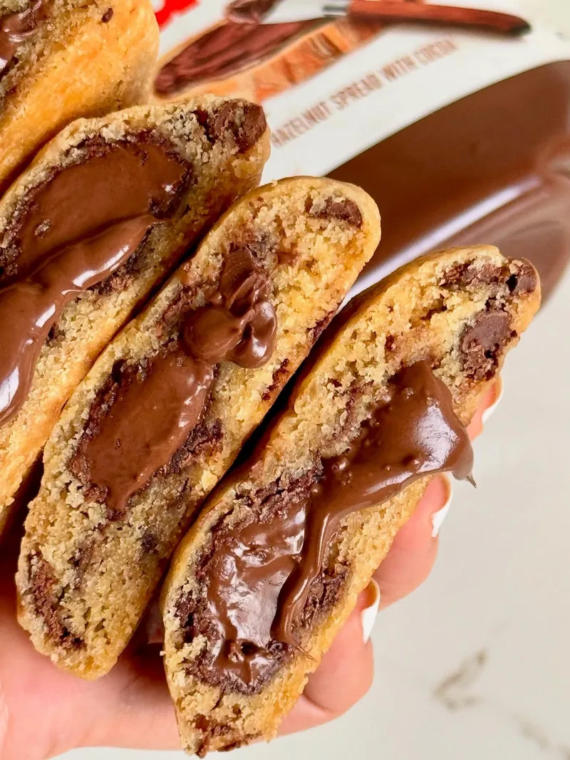 Galleta Munchie Cookies sabor Ay Mamita - Galleta con base de Oreo y chocolate blanco