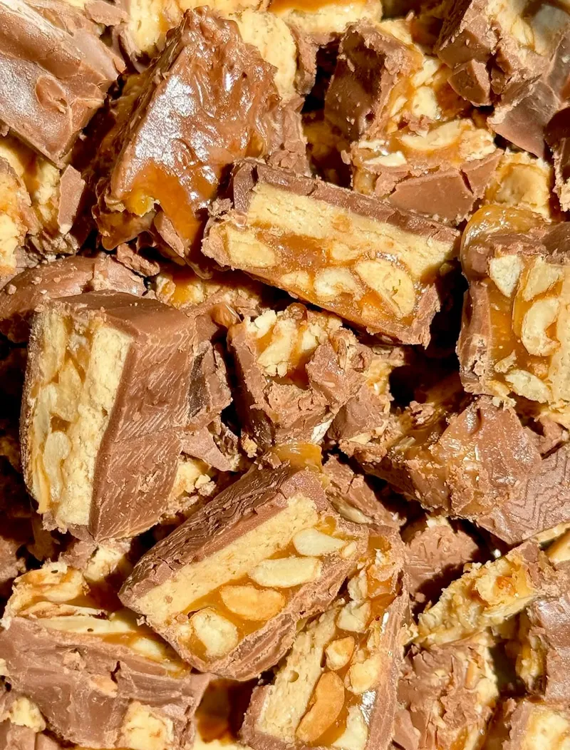 Galleta Munchie Cookies sabor La Que Me Gusta A Mi - Corazon cremoso de trufado de almendra, nevada con azucar glass